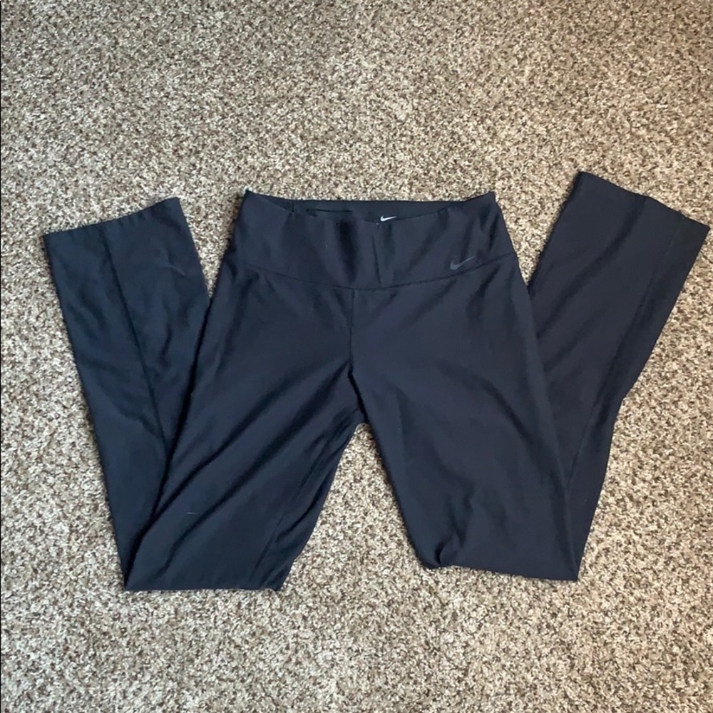 Black yoga pants